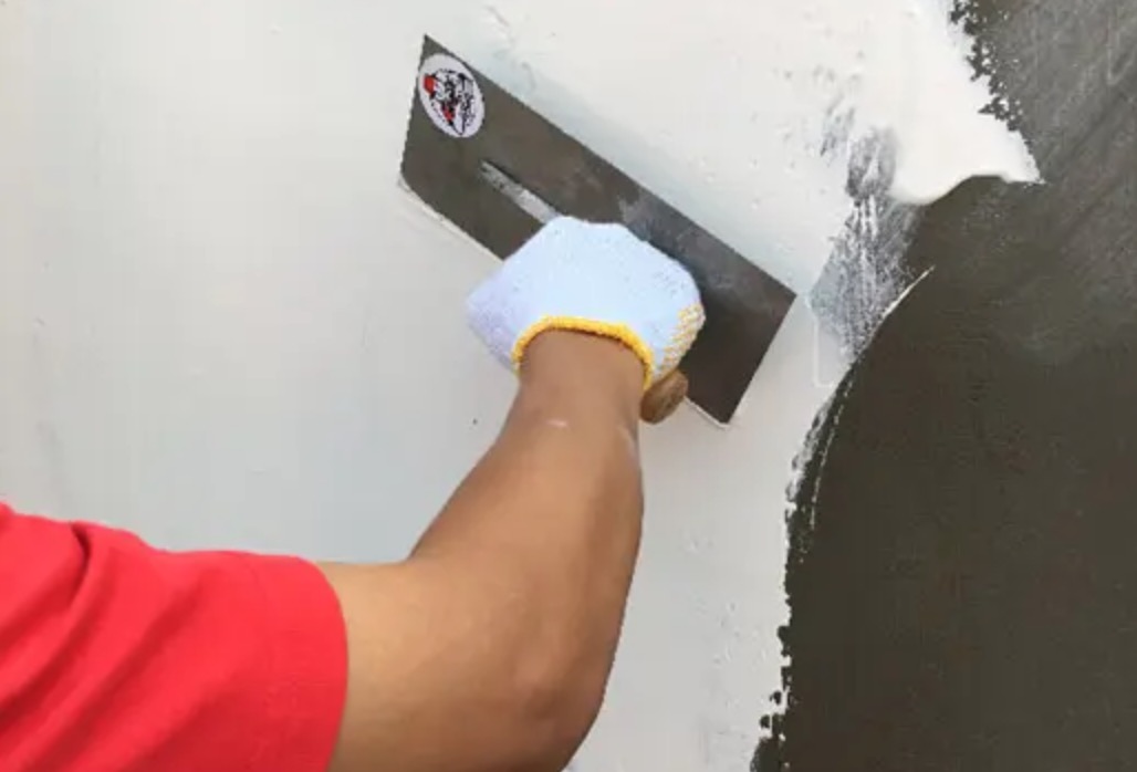 刮瓷就是瓷面的漆料，而漆料怎么可能不含有甲醛呢？